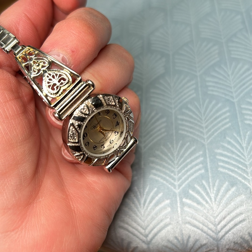 Heart detail wrangler elastic stretch silver watch - Picture 9 of 16